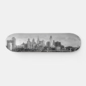 Philadelphia-Skyline in Schwarzweiss Skateboard (Horizontal)