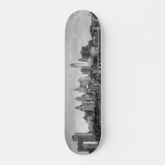Philadelphia-Skyline in Schwarzweiss Skateboard (Vorne)