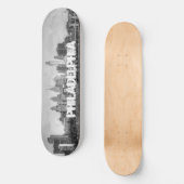 Philadelphia-Skyline in Schwarzweiß Skateboard (Vorderseite)