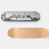 Philadelphia-Skyline in Schwarzweiß Skateboard (Horizontal)