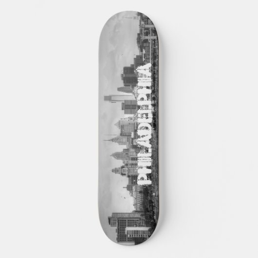 Philadelphia-Skyline in Schwarzweiß Skateboard (Vorderseite)