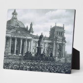 Philipp Scheidemann (1865-1939) gives an address f Fotoplatte (Seite)
