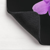 Philippine Violet auf schwarz Mousepad (Ecke)