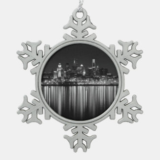 Philly Nacht b/w Schneeflocken Zinn-Ornament