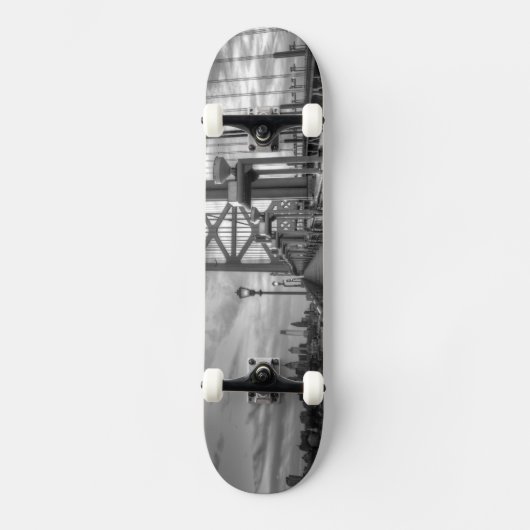 Philly von der Brücke Skateboard (Vorderseite)