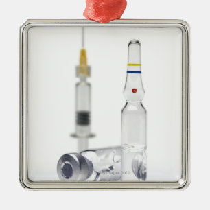 Phiolen, die Medizin für Einspritzungen enthalten Ornament Aus Metall