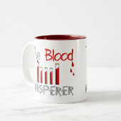 Phlebotomist Geschenke "der BlutWhisperer " Zweifarbige Tasse (Vorderseite Links)