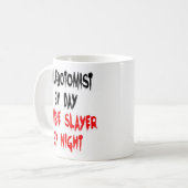 Phlebotomist Zombie Slayer Kaffeetasse (Vorderseite Links)