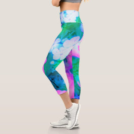 Phlox-Blume in Rosa, Grün, Blau und Weiß. Capri Leggings