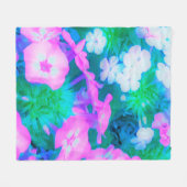 Phlox-Blume in Rosa, Grün, Blau und Weiß. Fleecedecke (Vorderseite (Horizontal))