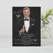 Photo cheers guy birthday einladung (Stehend Vorderseite)