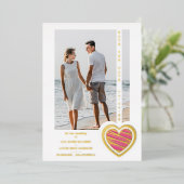 Photo Chic Elegant Hot Pink & Golden Heart Couple Folieneinladung (Stehend vorne)