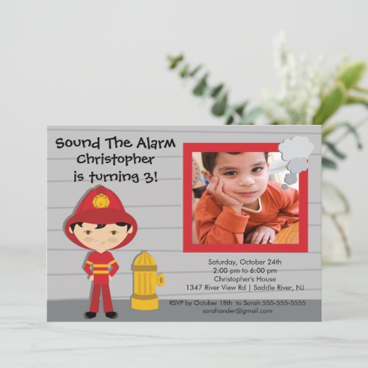 Photo Fireman Boy Firetruck Birthday Party Einladung (Stehend Vorderseite)