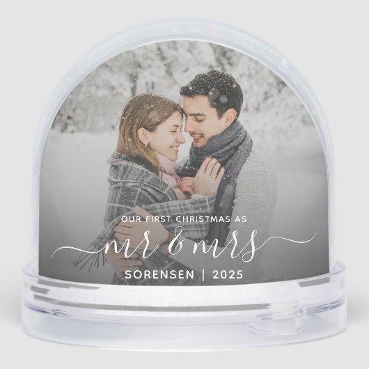 Photo First Christmas Married White Script Schneekugeln (Rückseite)