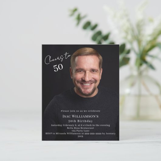 Photo man cheers birthday invitation (Stehend Vorderseite)