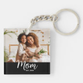 Photo Mom Established Date White Script on Black Schlüsselanhänger (Rückseite)