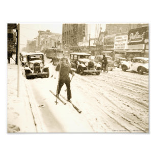 Photo Print: Skier on K Street, 1942 Fotodruck