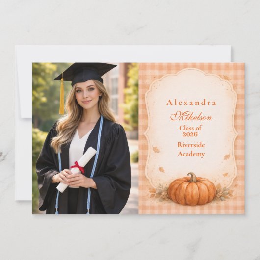 Photo Rustic Gingham Pumpkin Fall Graduation Ankündigung (Vorderseite)