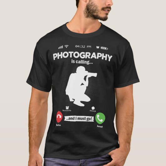 Photography Is Calling I Must Go Camera Hobby Phot T-Shirt (Vorderseite)