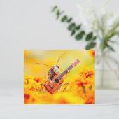 Photorealistic Cockroach Playing Guitar Among Mari Postkarte (Stehend Vorderseite)
