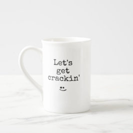 Phrase mit schwarzer Typografie - Lasst uns Cracki Porzellantasse