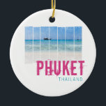 Phuket Thailand Vintag Beach Panorama Souvenir Keramik Ornament<br><div class="desc">Phuket Thailand Vintages Strandpanorama und Meer perfekt für Backpacker und Thai Südostasien Reisende. Phuket Souvenir für Thailand, Patong und Khao Lak Urlaub. Souvenirs vom Sirinat Nationalpark und Phi Phi Islands. Phuket Thailand Vintages Strandpanorama als Andenken für Patong Urlaub. Souvenirs von Phuket und Sirin Nationalpark für Reisende. Backpacker Souvenir für Koh...</div>