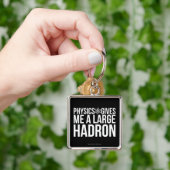 Physik gibt mir einen großen Hadron Schlüsselanhänger (Hand)