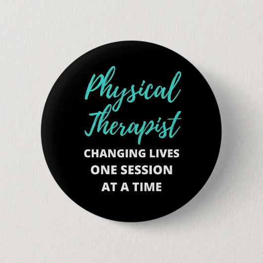 Physikalischer Therapeut, der das Leben einer Sitz Button (Vorderseite)
