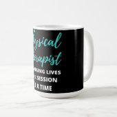 Physikalischer Therapeut, der das Leben einer Sitz Kaffeetasse (VorderseiteRechts)