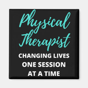 Physikalischer Therapeut, der das Leben einer Sitz Magnet