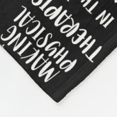 Physiotherapeut bei der körperlichen Therapie Fleecedecke (Ecke)