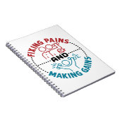 Physiotherapeut, der Schmerzen behebt und Schmerze Notizblock (Rechte Seite)