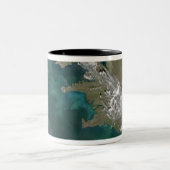 Phytoplankton blüht im Nordatlantik Zweifarbige Tasse (Mittel)