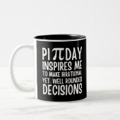 Pi Day Funny Zweifarbige Tasse (Links)