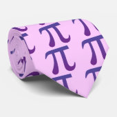 Pi in Lila Krawatte (Gerollt)
