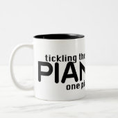 Pianist-Kaffee-Tasse Zweifarbige Tasse (Links)