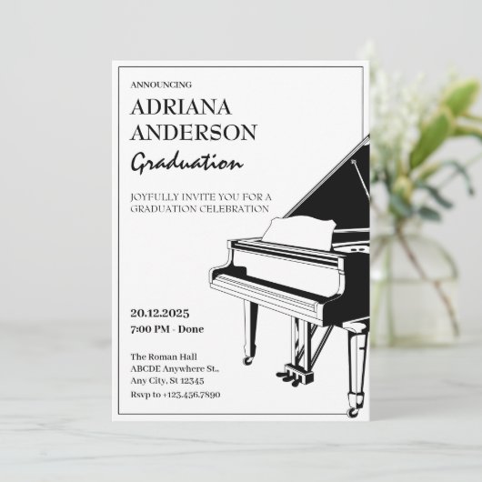 Piano-Abschluss in Schwarzweiß-Weiß Einladung (Stehend Vorderseite)