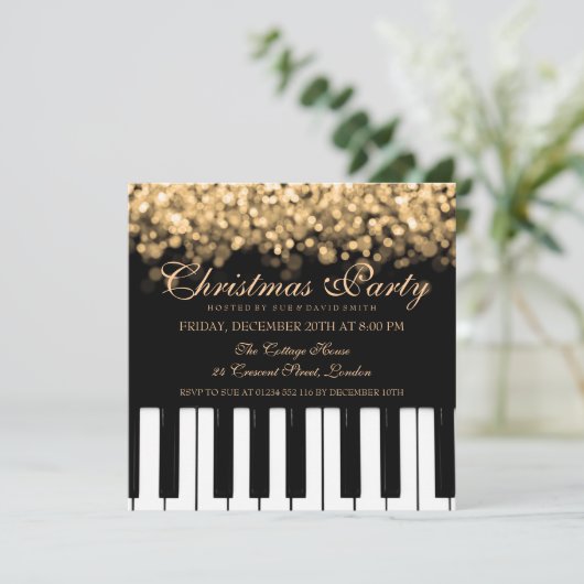 Piano Bar Weihnachts-Party Gold Lights Einladung (Stehend Vorderseite)