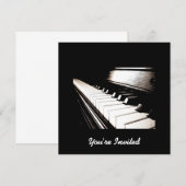 Piano führt Einladungen durch (Vorne/Hinten)