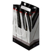 Piano Keys Kleine Geschenktüte (Vorderseite Schrägansicht)