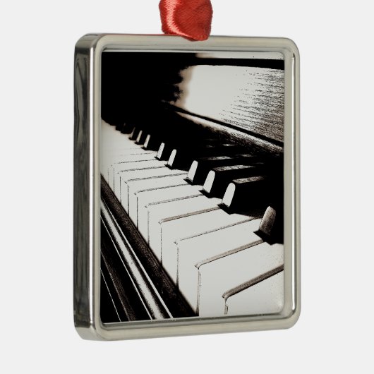Piano Keys Macro Ornament Aus Metall (Rechts)