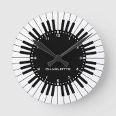 Piano-Tastatur, schwarz und weiß Runde Wanduhr (Vorderseite)