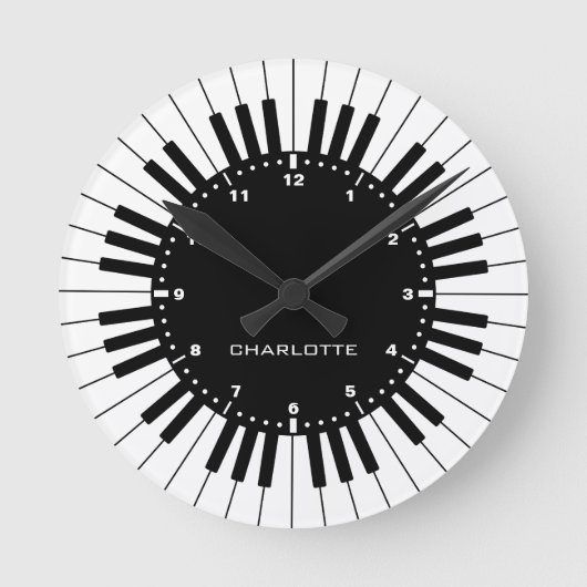 Piano-Tastatur, schwarz und weiß Runde Wanduhr (Vorderseite)