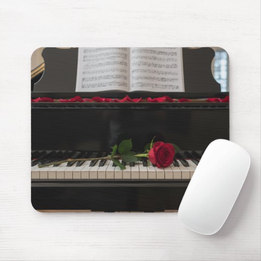 Piano with red rose and rose petals mousepad (Mit Mouse)