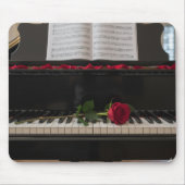 Piano with red rose and rose petals mousepad (Vorne)