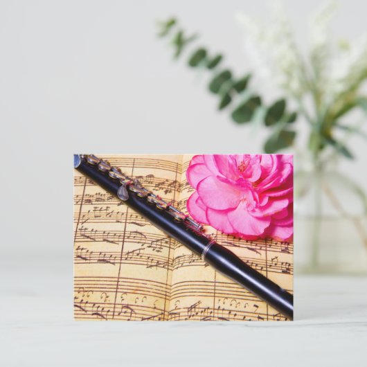 Piccolo auf Notenblättern, eigene Postkarten (Stehend Vorderseite)