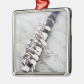 Piccoloflöte auf einer Kerbe Ornament Aus Metall (Links)