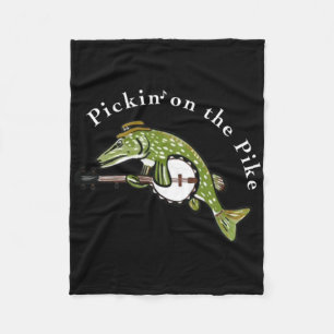 Pickin On The Pike Grafik für musikliebende Fische Fleecedecke
