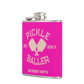 Pickle Baller Pickleball-Kollegialtypografie Flachmann (Links)