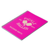 Pickle Baller Pickleball-Kollegialtypografie Notizblock (Linke Seite)